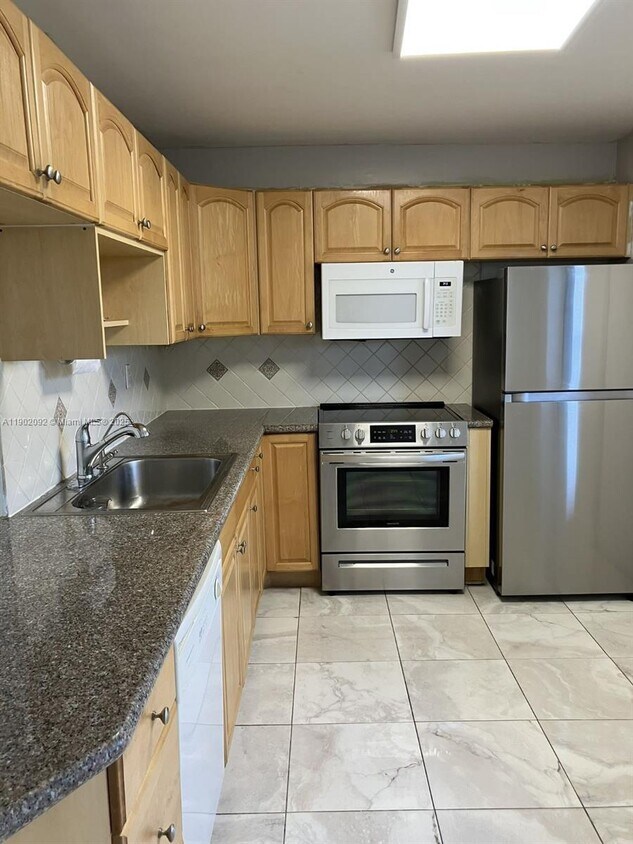 Foto principal - 1601 NE 191st St