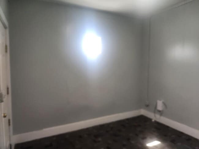 Building Photo - E. Walnut 2br 1 ba w/d hookup