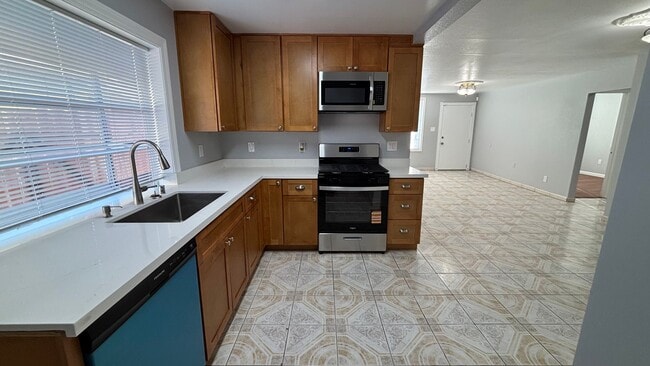 Building Photo - Newly Renovated 3 Bedroom 1 Bath Single Fa...