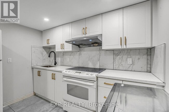 Building Photo - 3-RM3 Bankfield Dr