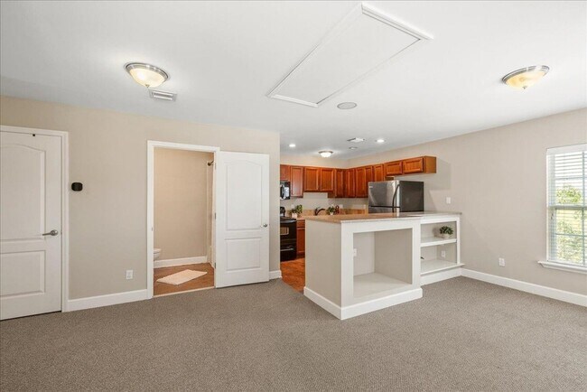 Foto del edificio - 2458 Goldenrod Wy