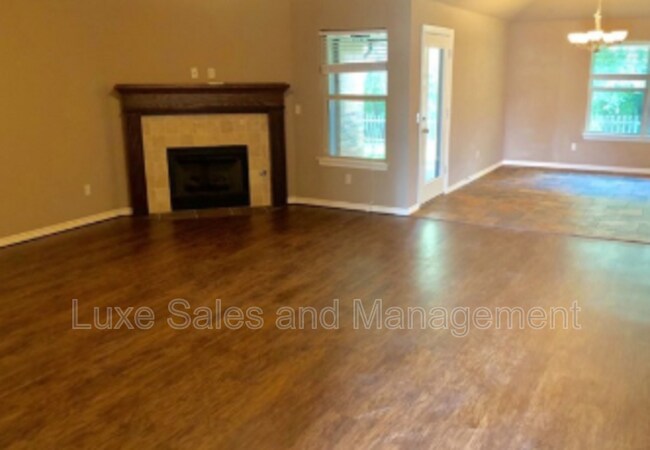 Building Photo - 2222 Brook Dr