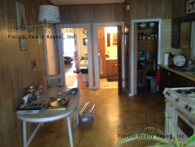 EAT IN KITCHEN - 227 Maverick St
