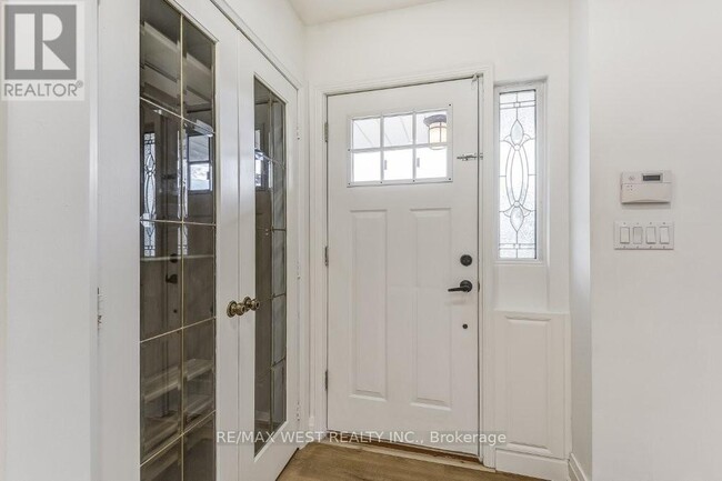 Building Photo - 10 Rima Ct