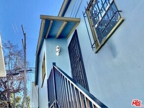 Building Photo - 644 W 40th Pl