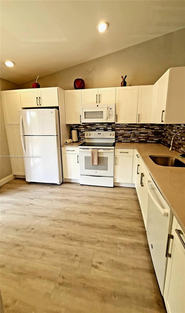 Foto del edificio - 13045 Albright Ct
