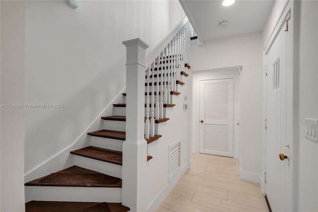 Building Photo - 936 Sorolla Ave