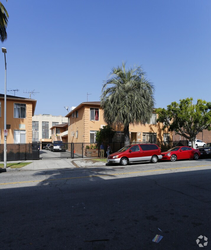Primary Photo - 811-815 S Oxford Ave
