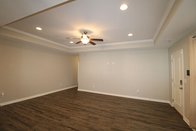 Building Photo - Across from Shaw AFB in town - Small pet f...