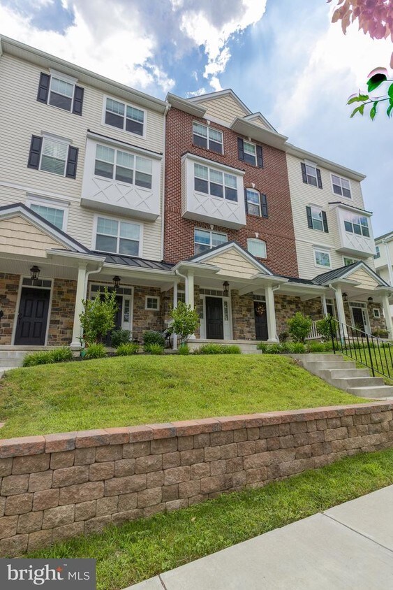 Foto principal - 319 S Edgemont St