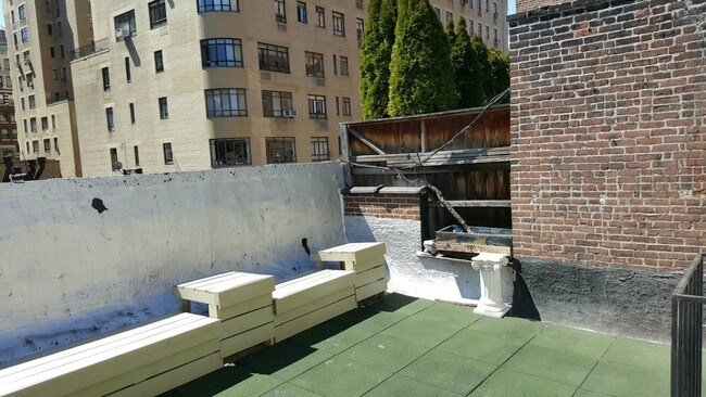 Building Photo - 345 W 87th St