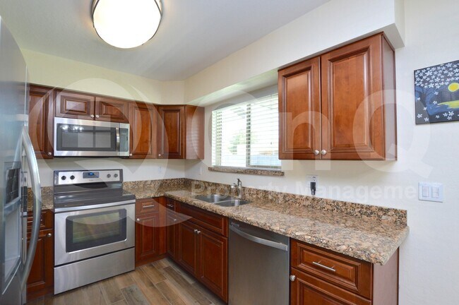 Foto del edificio - 729 E Laredo St