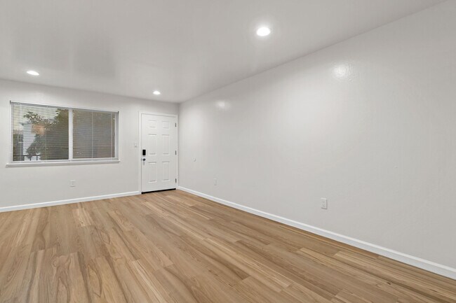 Foto del edificio - 3319 Nevin Ave