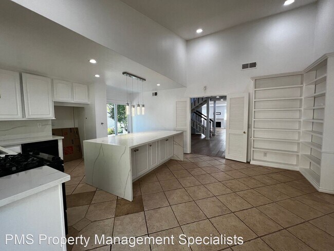 Building Photo - 4 br, 2 bath House - 4566 N. Millerton Rd