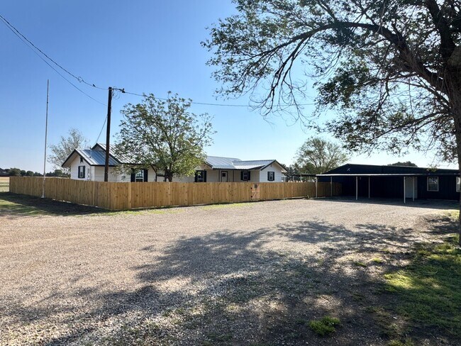 Foto del edificio - 7212 N County Rd 3300