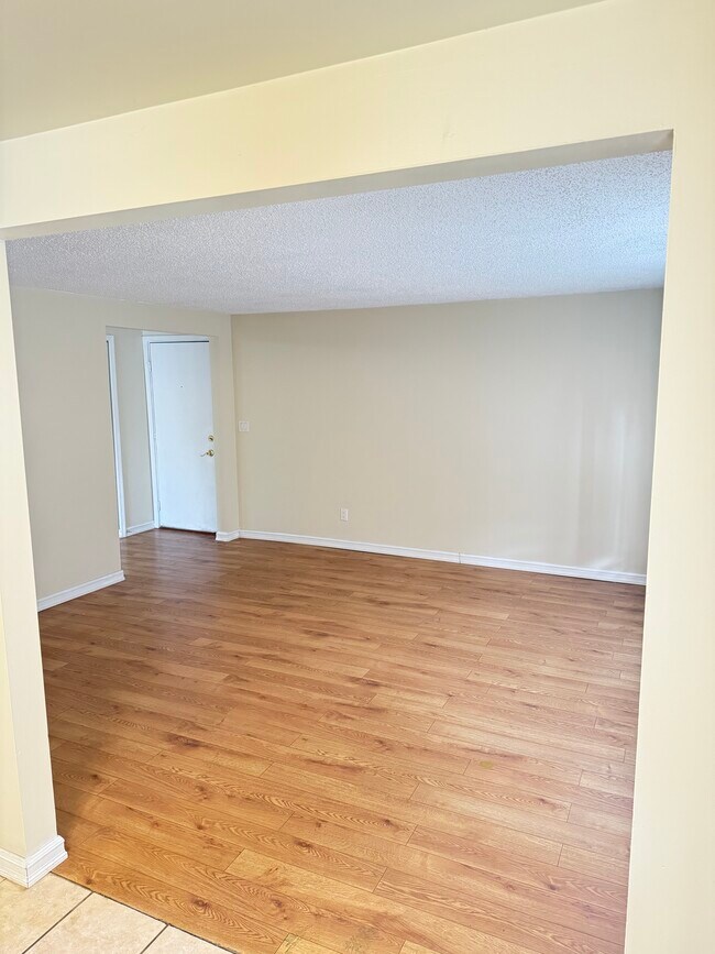 Sala de estar - 39 Lemon Tree Ct