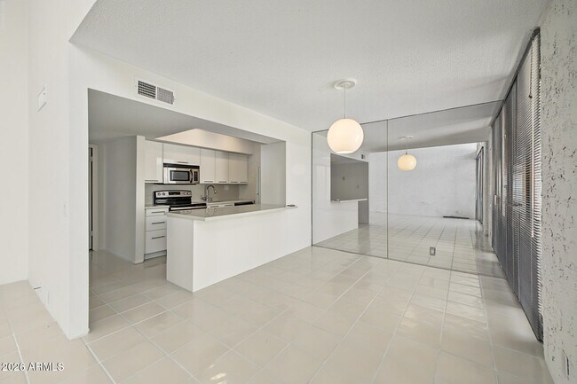 Foto del edificio - 4656 N 40th St