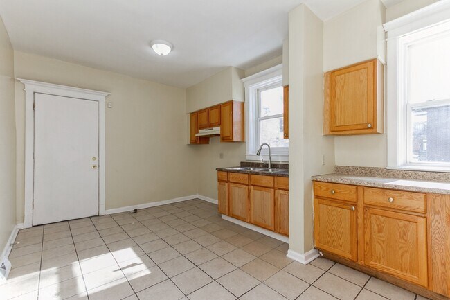 Building Photo - 7557 S Evans Ave