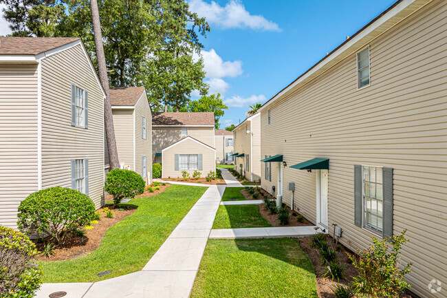 Foto del edificio - Woodland Trace Apartments