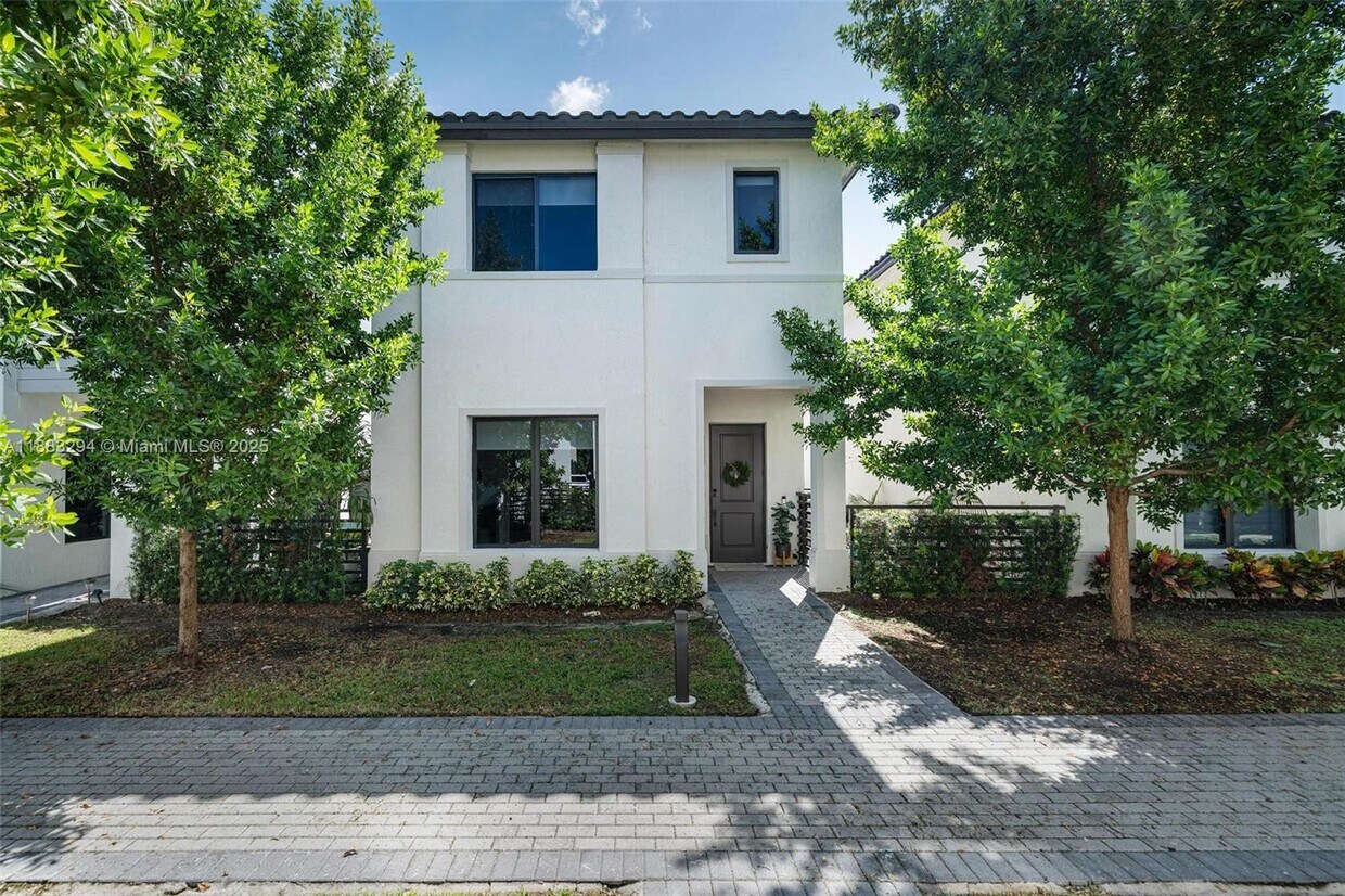 Foto principal - 4408 NW 80th Ave