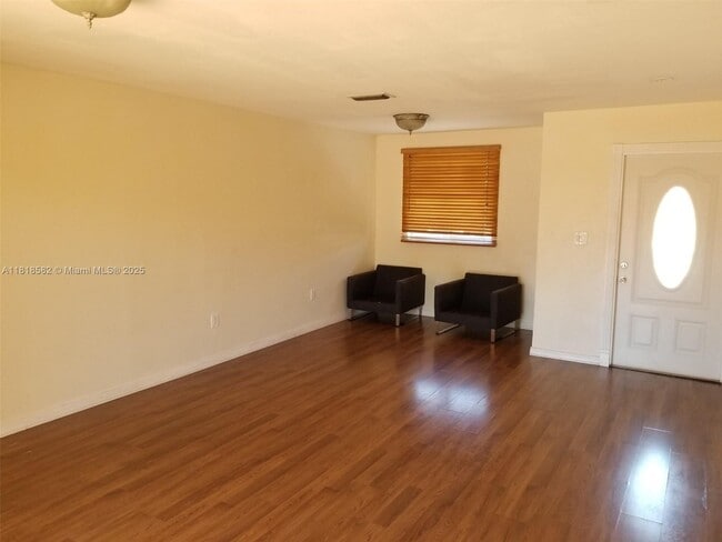 Foto del edificio - 354 NW 114th Ave