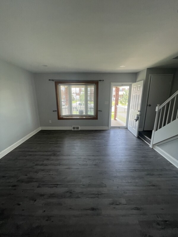 Foto del edificio - 7843 Lockwood Rd
