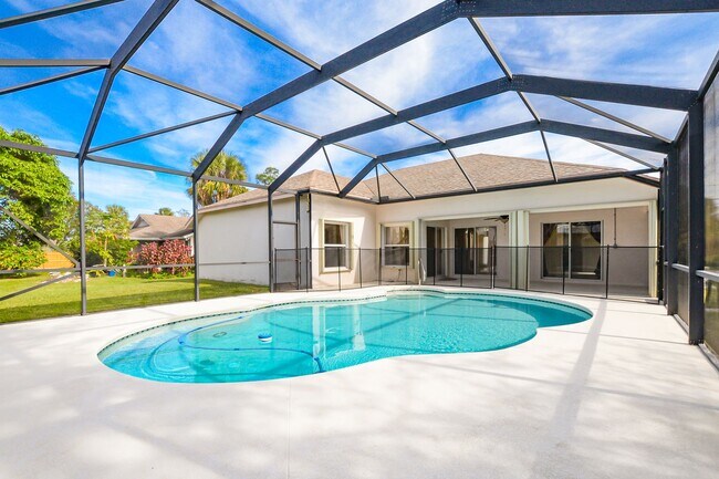 Building Photo - Gorgeous 3 bedroom, 2 bathroom Pool Home