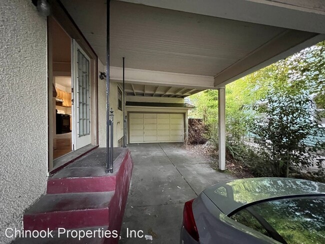 Building Photo - 4 br, 2.5 bath House - 1292 Washington St.