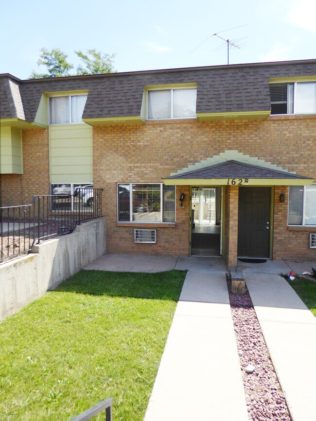 Building Photo - 1628 Azalea Dr