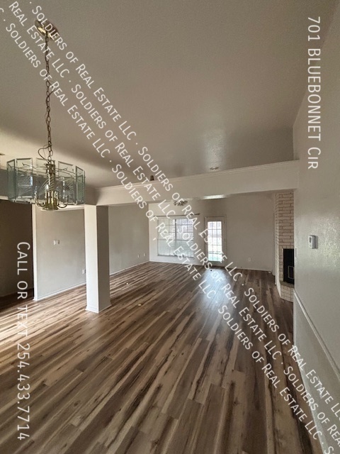 Foto del edificio - 701 Bluebonnet Cir