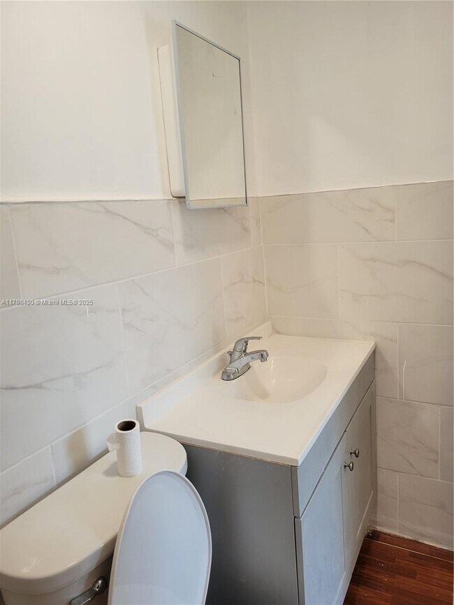 Foto del edificio - 8636 Miramar Pkwy