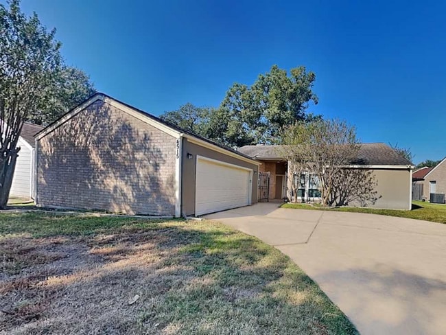 Building Photo - 8519 Hidden Springs Dr
