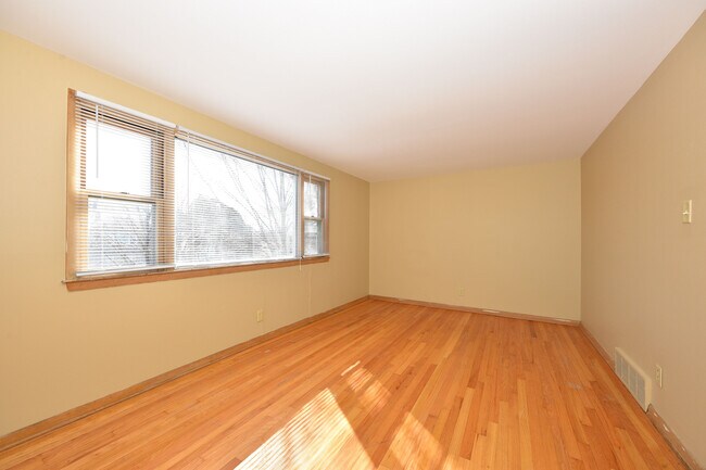 Building Photo - 5861 N 69th St