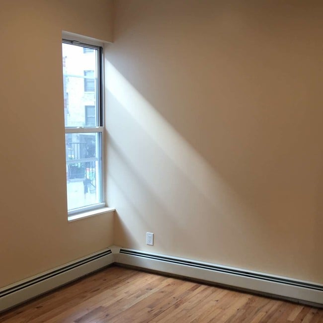 Building Photo - 822 Faile St