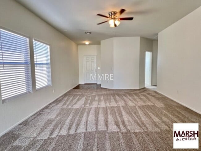 Foto del edificio - Nice 3 bedroom home with new paint &amp; new carpet in Mesa!