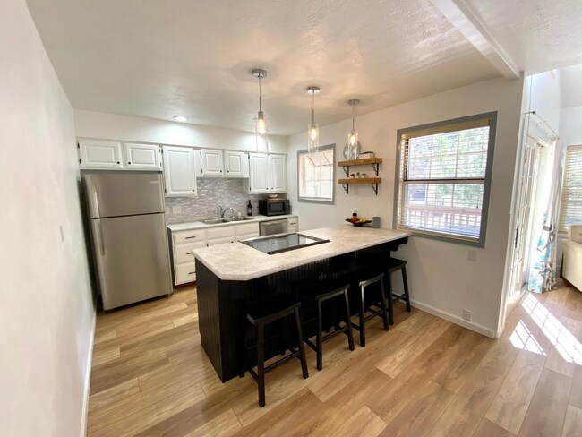 Foto del edificio - 1911 E Broadway St