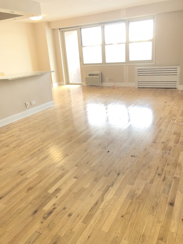 Primary Photo - 300 Greenwich St