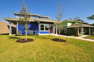 Building Photo - 706 W N Loop Blvd