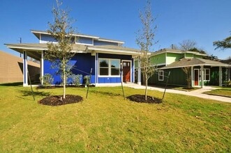 Building Photo - 706 W N Loop Blvd