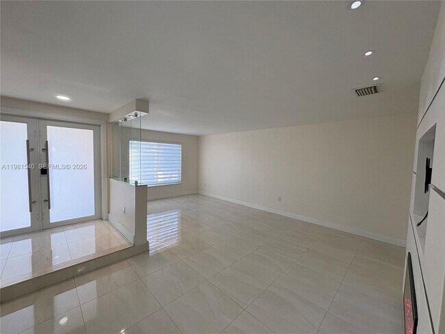 Foto del edificio - 5261 NW 190th St