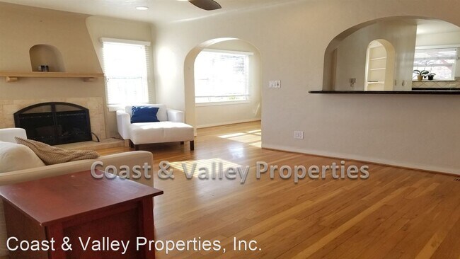 Foto del edificio - 3 br, 2 bath House - 124 Lorimer St.