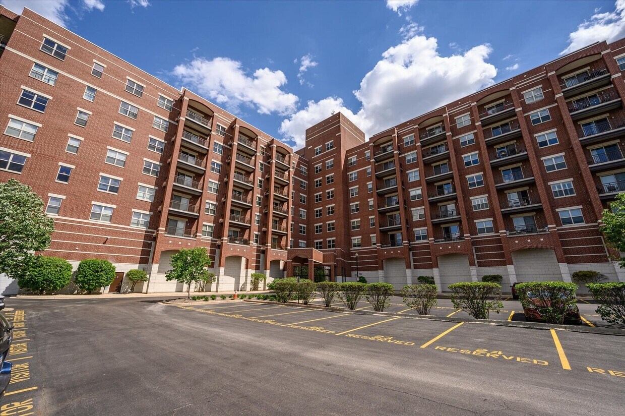 Foto principal - 1700 Riverwoods Dr