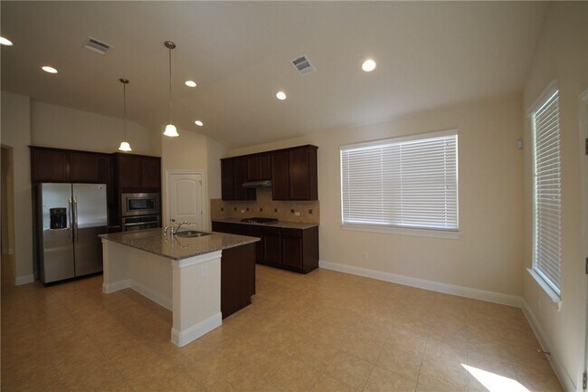 Foto del edificio - 4504 Big Tree Trail