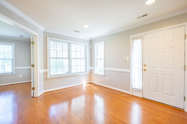 Building Photo - Beautiful 4 BR/3.5 BA EOG Townhome in Laurel!