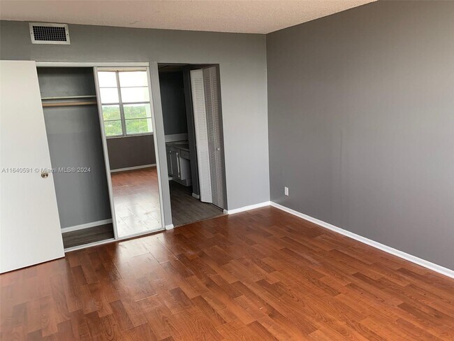 Foto del edificio - 16740 NE 9th Ave