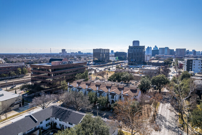 Foto aérea - The Courtyards on McKinney