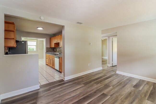 Foto del edificio - 2145 25th Ave N