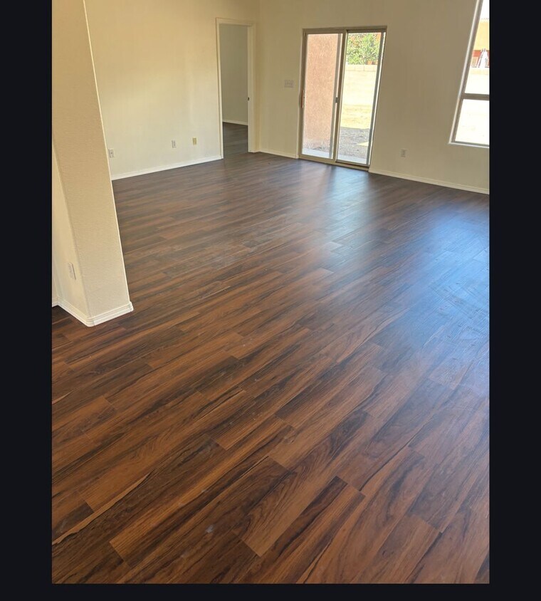 Foto del edificio - Beautiful floors
