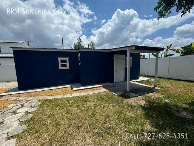 Building Photo - 2017 Oceanview Pl