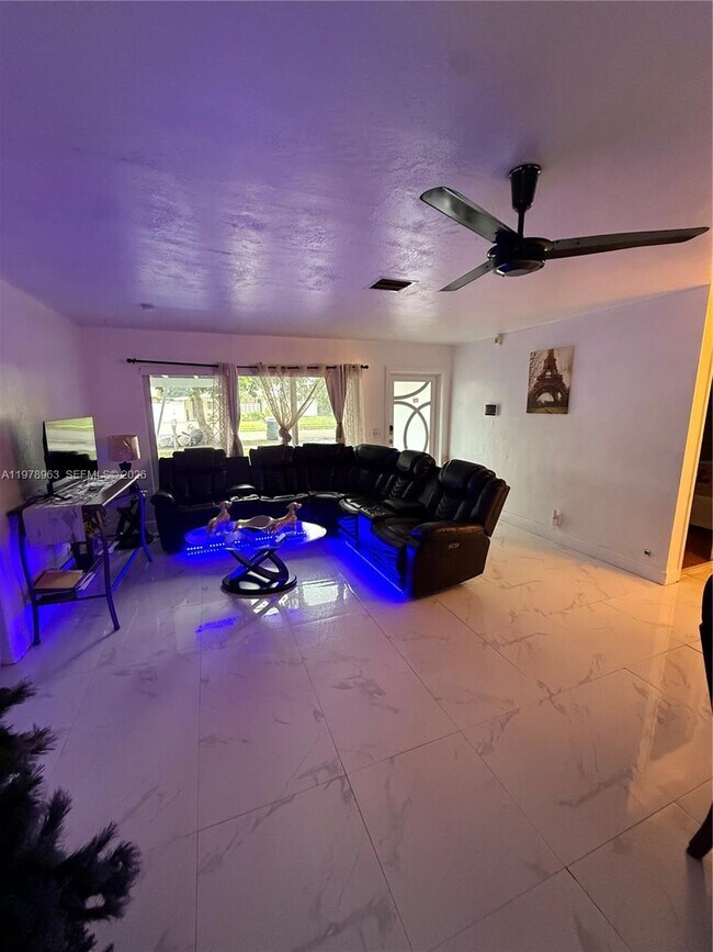 Foto del edificio - 710 N 66 Terrace